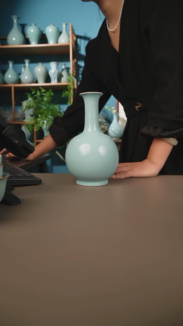 天青鼓腹瓶微暇