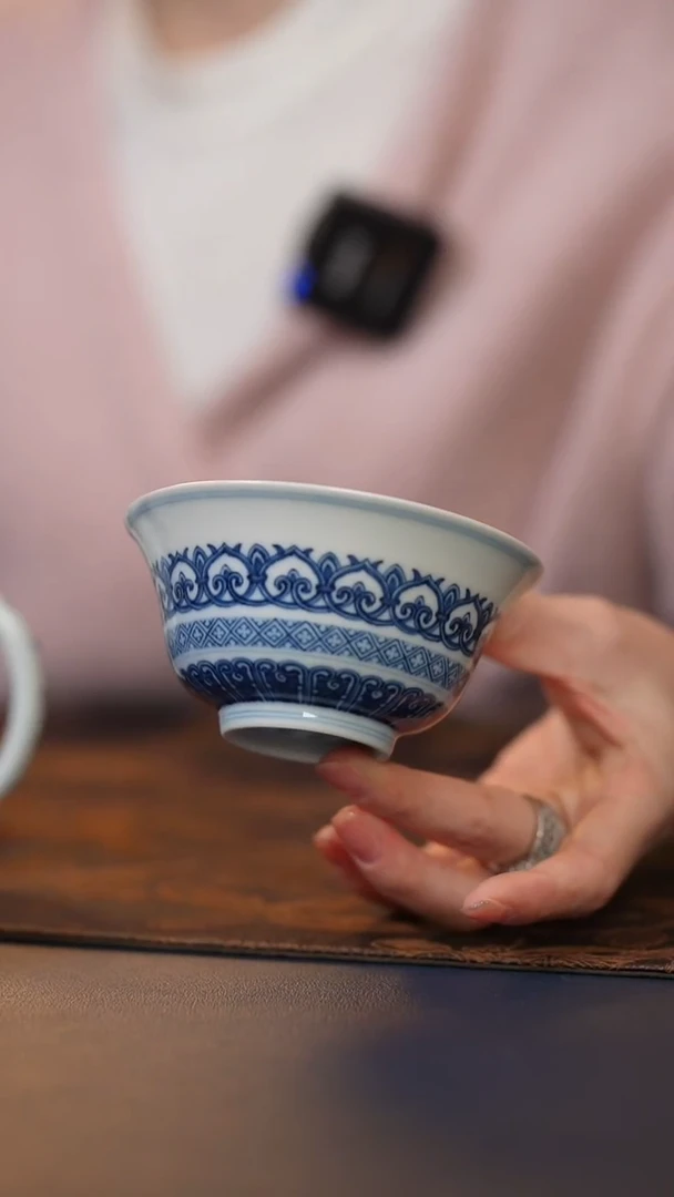 快雪时晴青花内模印宝相纹撇口杯