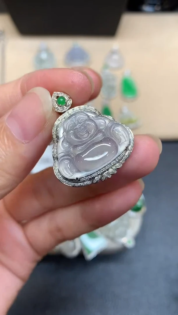 颈饰18K金镶嵌翡翠佛公【无服务费