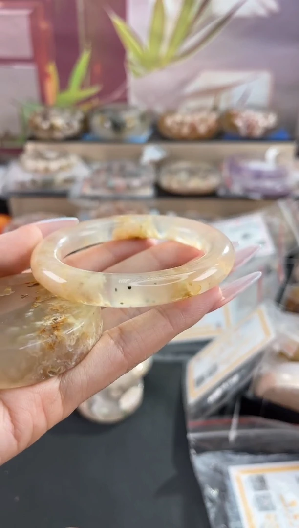 未镶嵌手镯石英质玉52