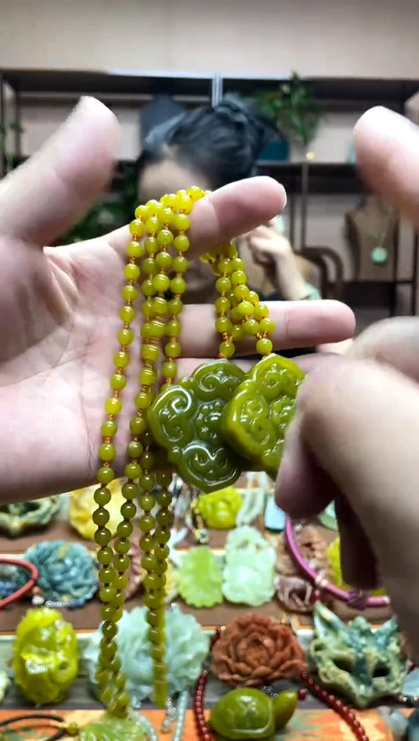 未镶嵌岫玉吊坠多样性发货发其中之一