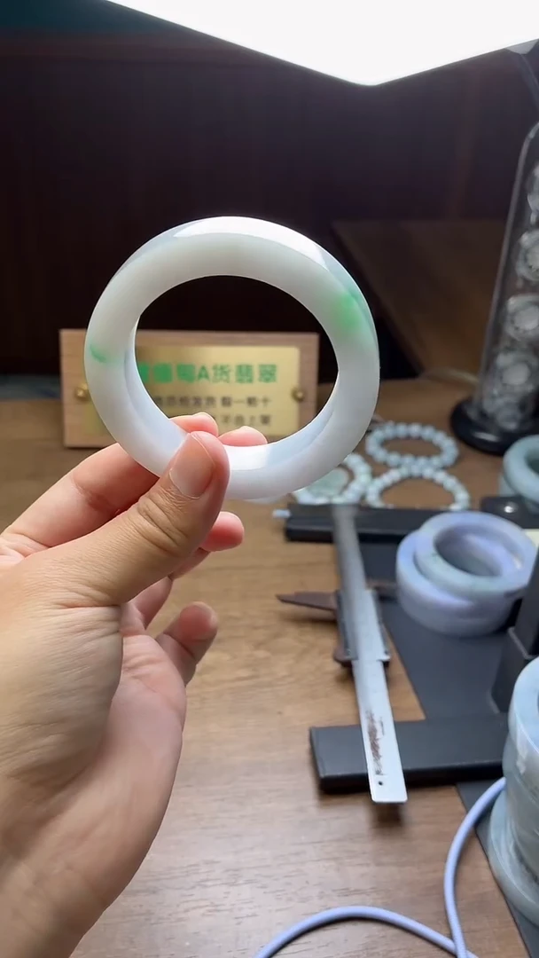 未镶嵌手镯定制翡翠巧***元定制