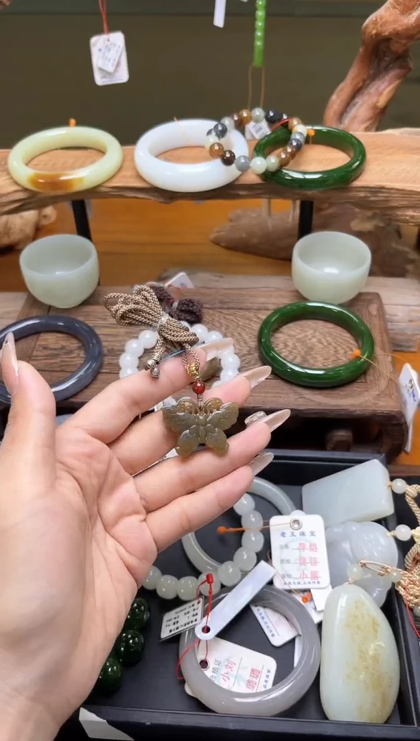 吊坠(不含链)未镶嵌和田玉且末糖 蝴蝶