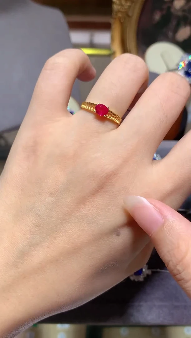 红宝石戒指18K金镶嵌0.5CT