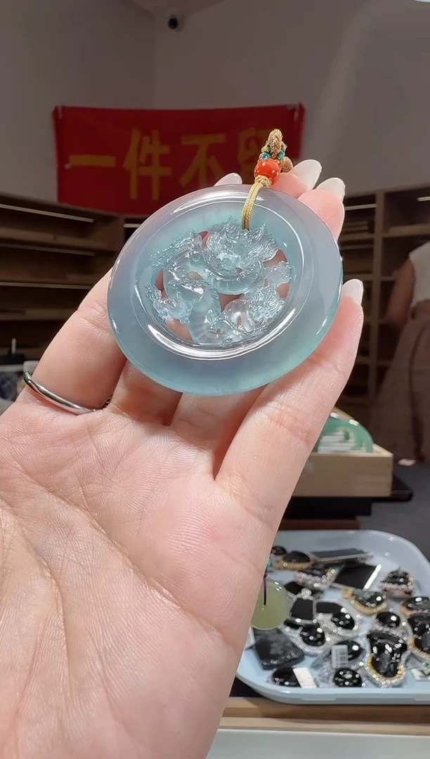吊坠(不含链)未镶嵌翡翠龙牌