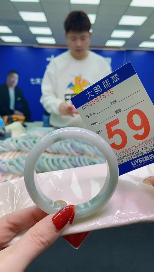 未镶嵌手镯翡翠多样性发其一