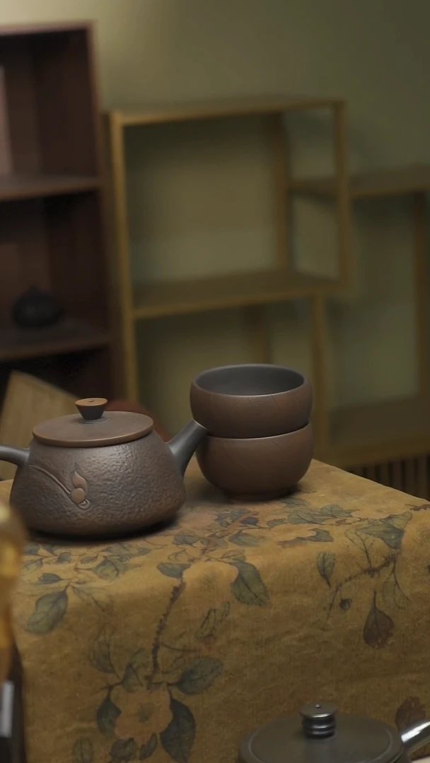 建水紫陶石瓢锤纹荷花壶一壶两杯