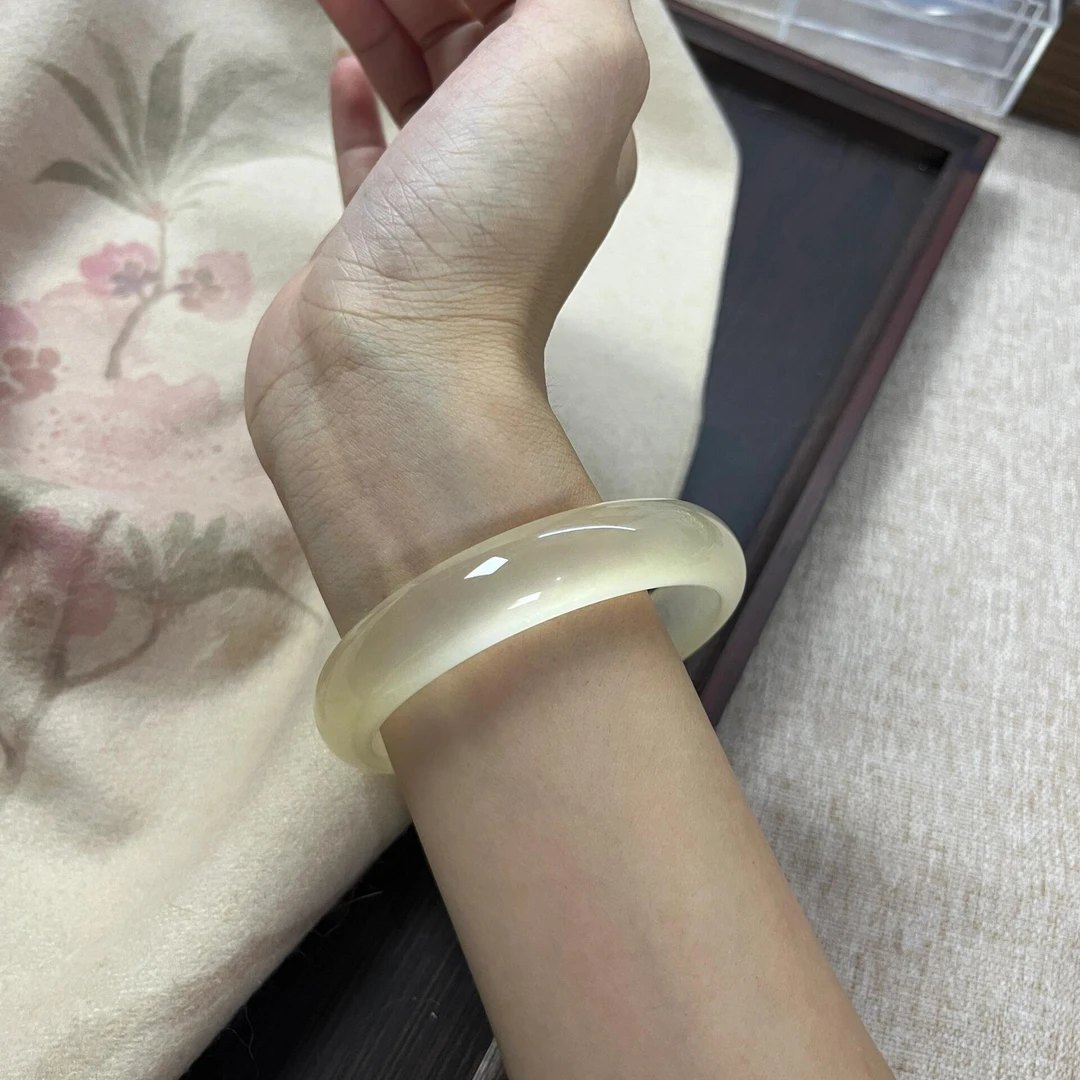 百搭不挑人高冰透手香槟金色石英材质手镯