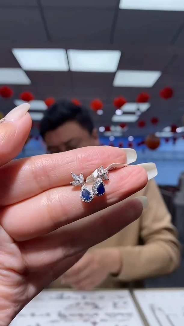 【闪购商品】蓝宝石耳饰未镶嵌多样性发其一