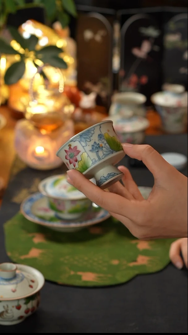 素谷 青花加彩开窗荷花主人杯