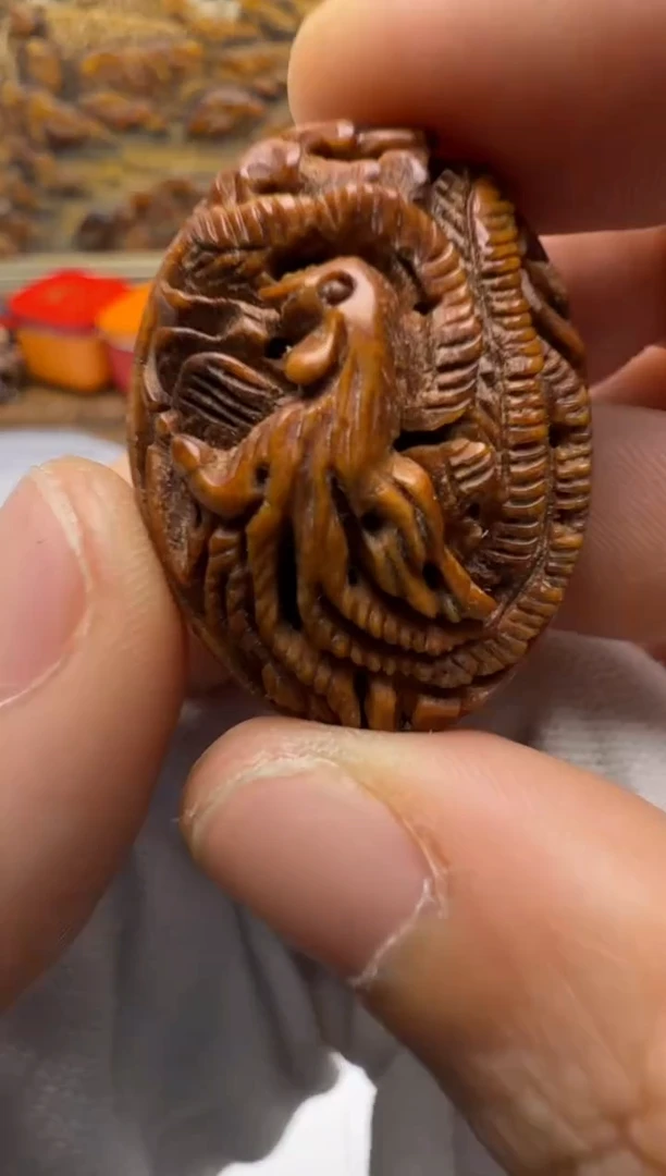 吊坠桃核雕刻珠子