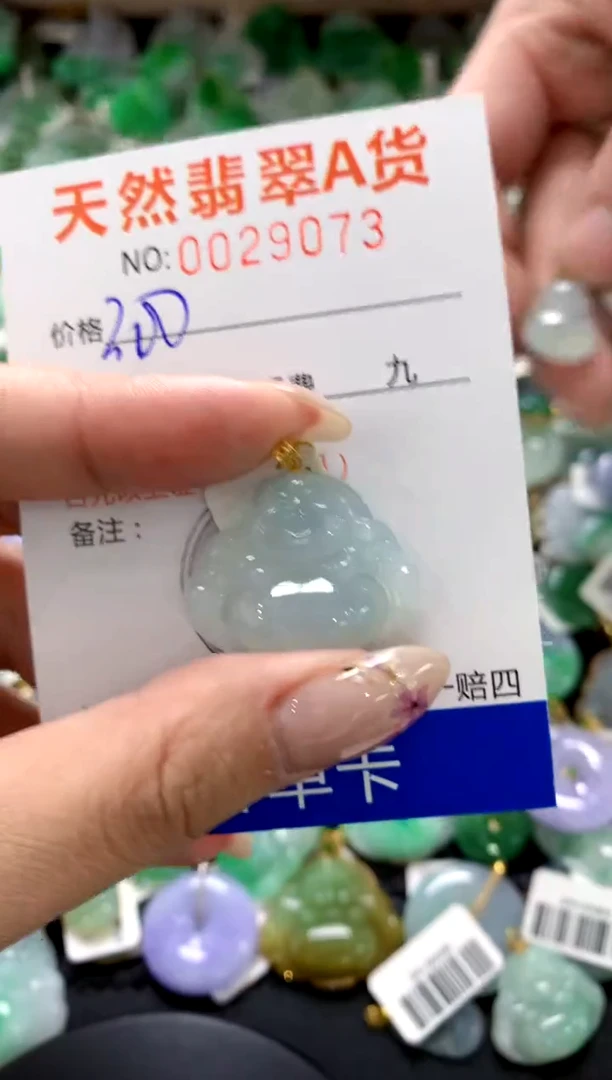 翡翠18K金镶嵌颈饰1111111111111111