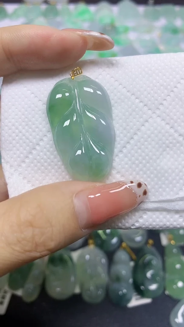 颈饰18K金镶嵌翡翠天然翡翠A货