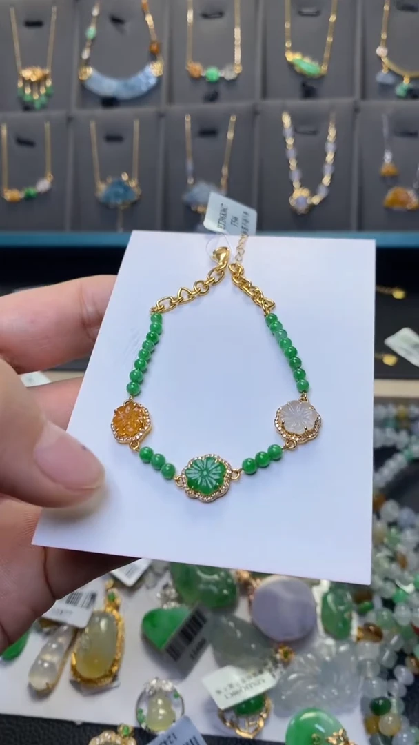 颈饰18K金镶嵌翡翠净货35389