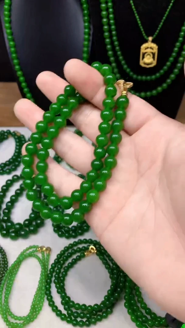 项链未镶嵌和田玉（碧玉）卡8阳绿