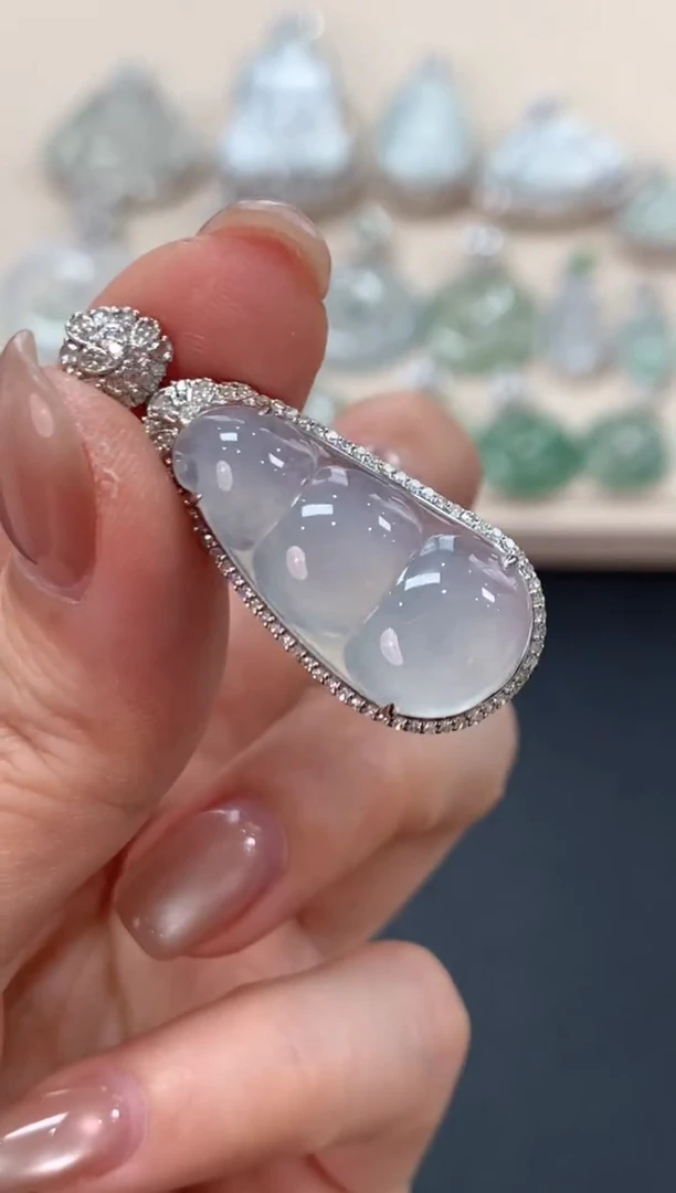 翡翠18K金镶嵌吊坠(不含链)福豆吊坠6980