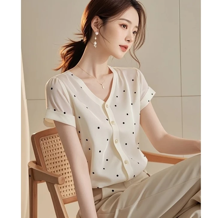 韩系chic洋气绝美白色波点V领短袖衬衫女夏季款别致好看正肩上衣