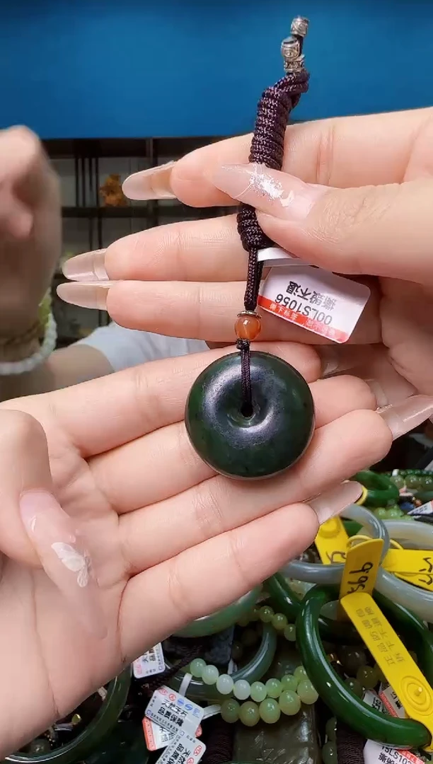 颈饰未镶嵌和田玉多样性发一