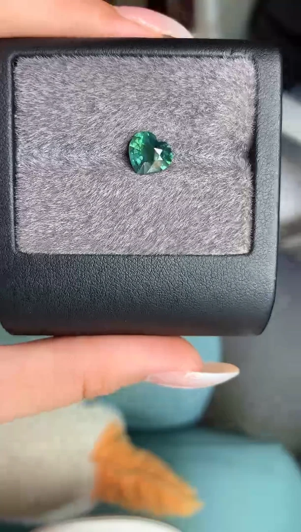 未镶嵌裸石定制蓝宝石心形 绿蓝宝石 2.23ct