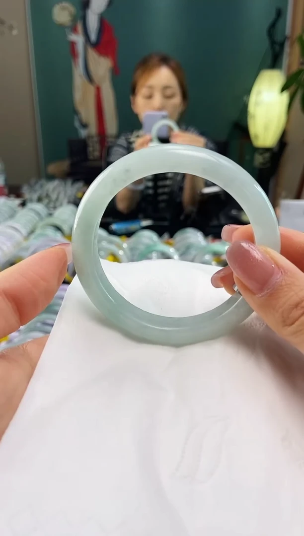 翡翠手镯未镶嵌55圈口t