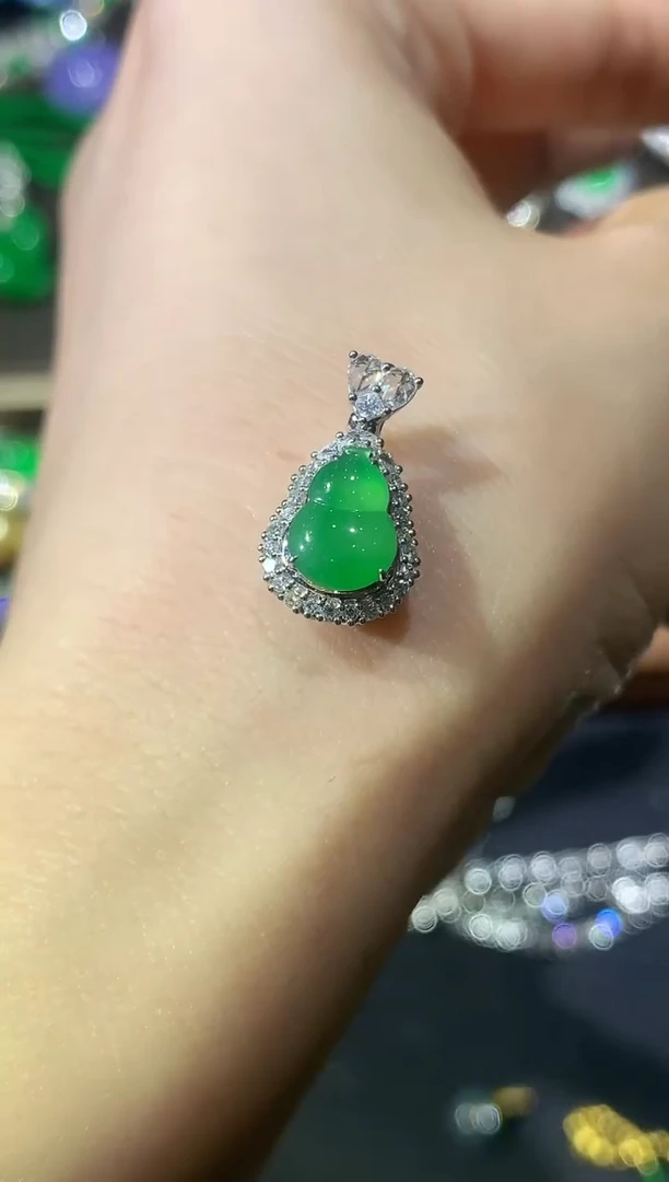 吊坠(不含链)18K金镶嵌翡翠B89