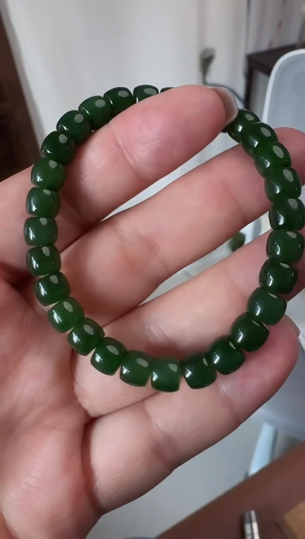 未镶嵌手链和田玉（碧玉）直切6*7带黑点