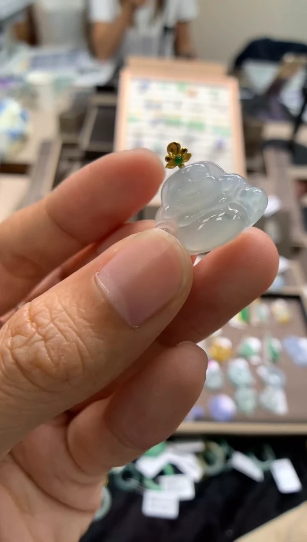 颈饰18K金镶嵌翡翠佛公