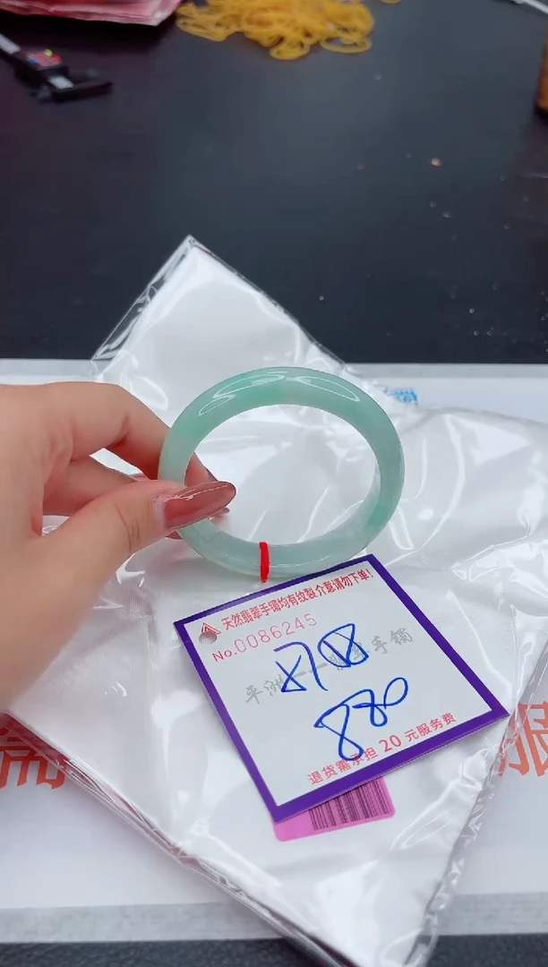 翡翠手镯未镶嵌1