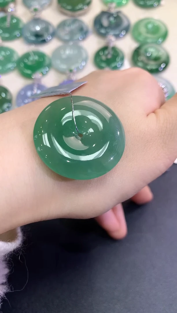 【闪购商品】翡翠颈饰未镶嵌B63