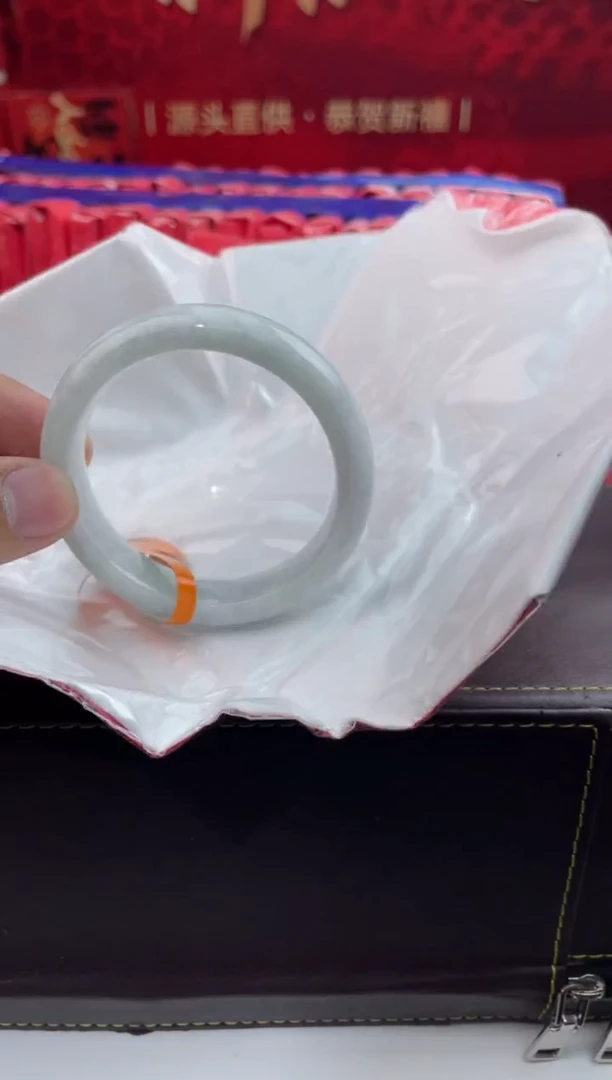 【闪购商品】翡翠手镯未镶嵌10翡翠手镯（微瑕）