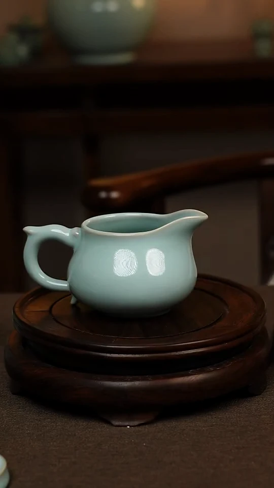 瓷片天青色龙把公道220ml微瑕不带礼盒