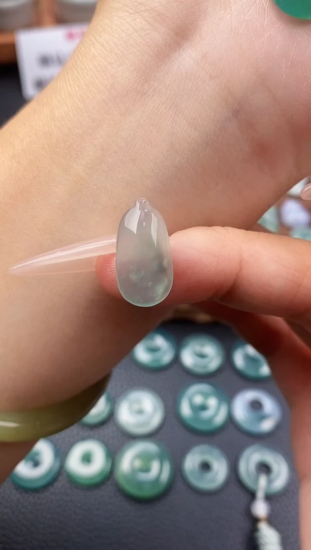 颈饰未镶嵌翡翠福瓜