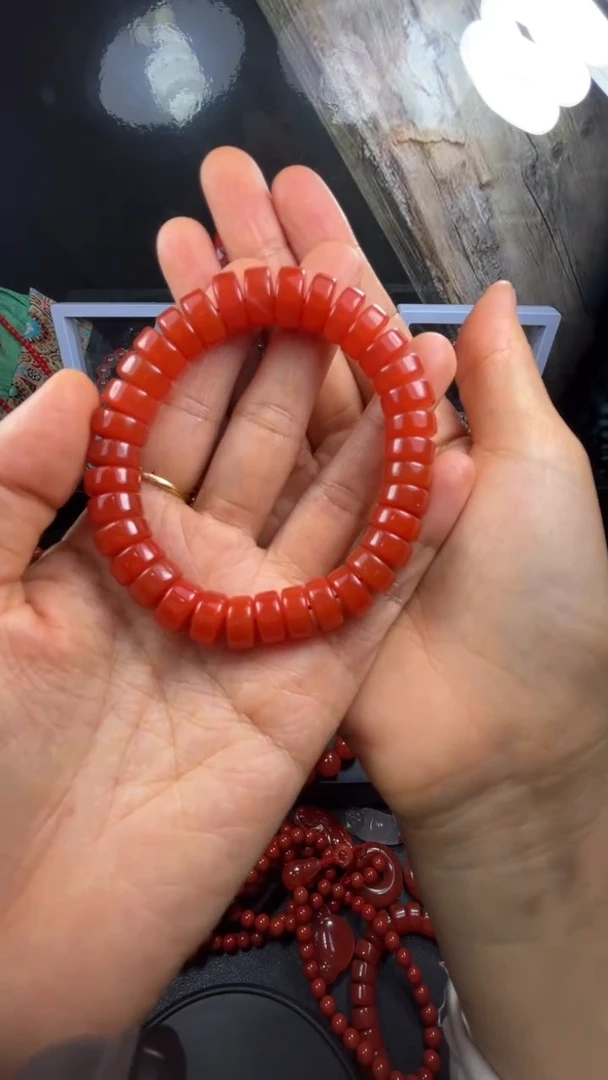 颈饰未镶嵌南红玛瑙君**器南红手串