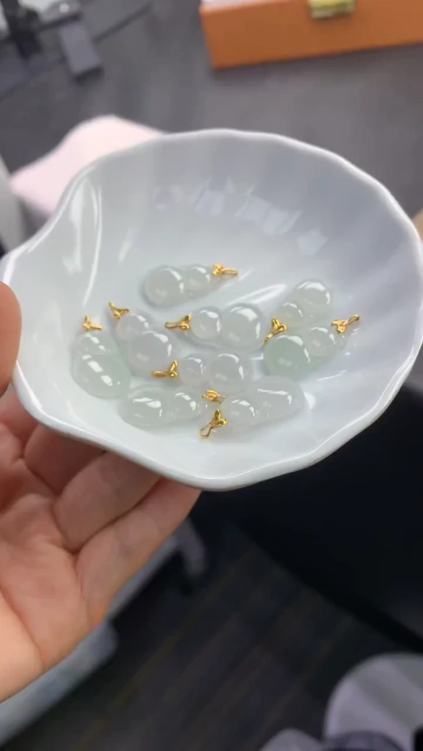 颈饰18K金镶嵌翡翠FA350 翡翠葫芦 多样性发其一赠皮绳