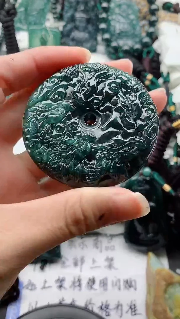 翡翠未镶嵌颈饰·