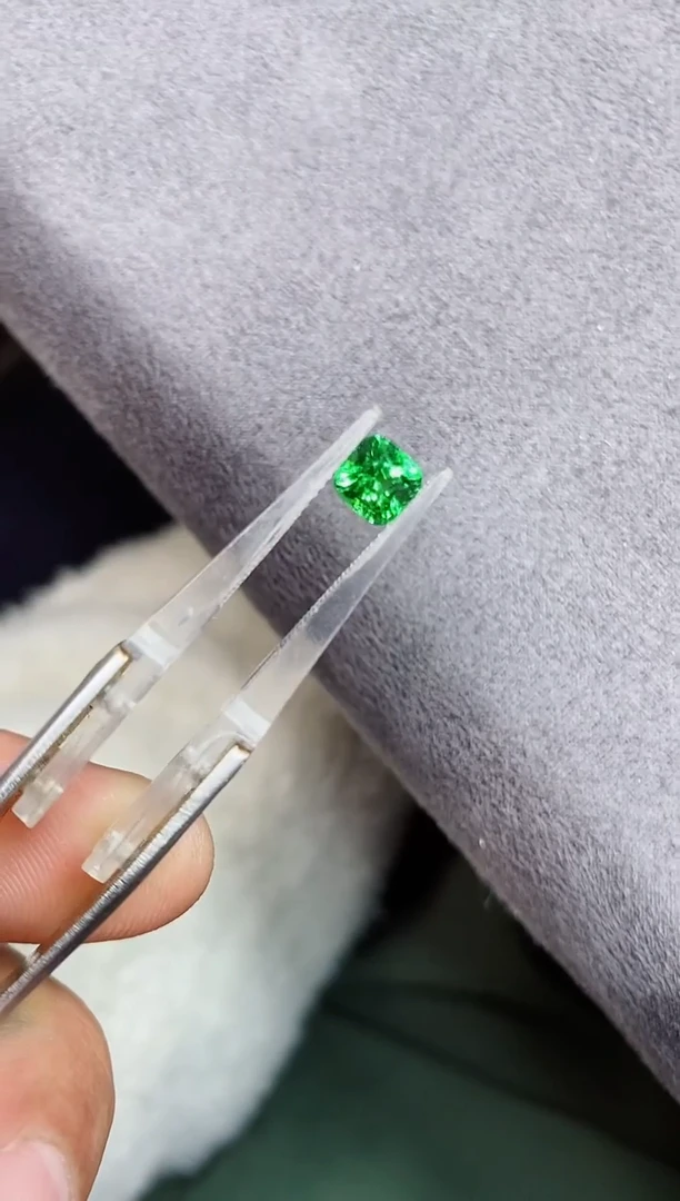 未镶嵌裸石石榴石（沙弗莱）1.25ct