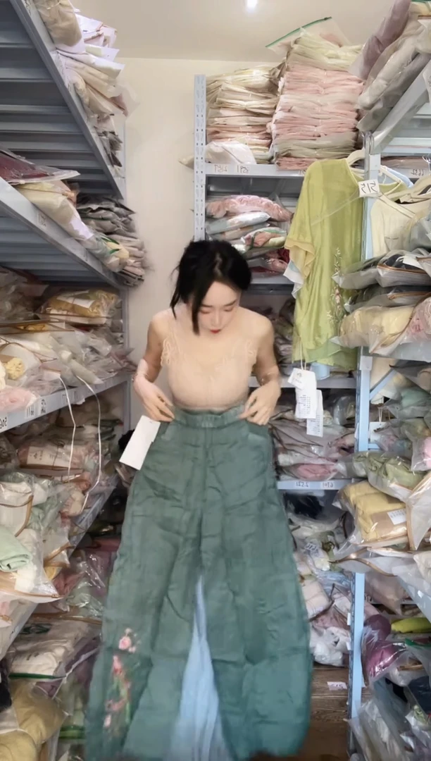 2093绿色裤子炫织梦