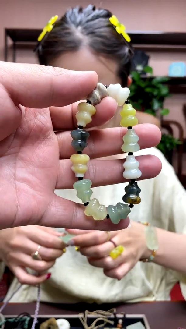 岫玉未镶嵌吊坠·