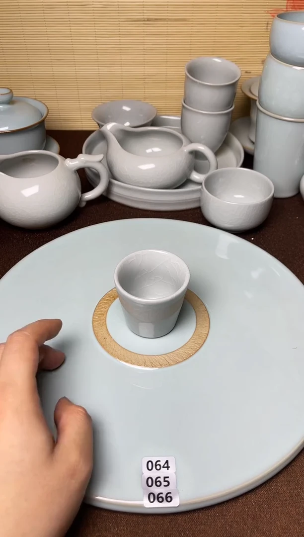 云雾月白釉-微微瑕品茗杯