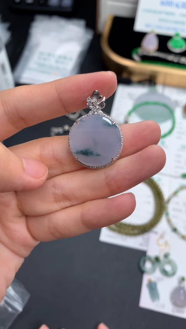 颈饰18K金镶嵌翡翠48小时鉴赏期 退货不扣服务费