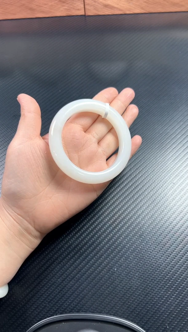 未镶嵌手镯和田玉黑山微色差58+