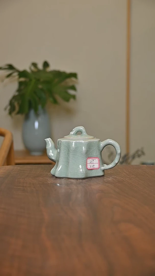 52#松桩壶 豆绿釉 微瑕 朱家汝窑款