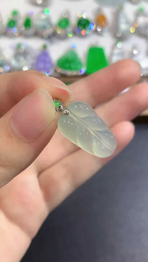 颈饰18K金镶嵌翡翠1-吊坠