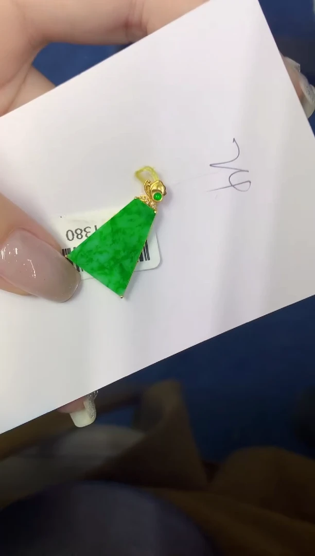 翡翠18K金镶嵌颈饰缅甸天然翡翠A货