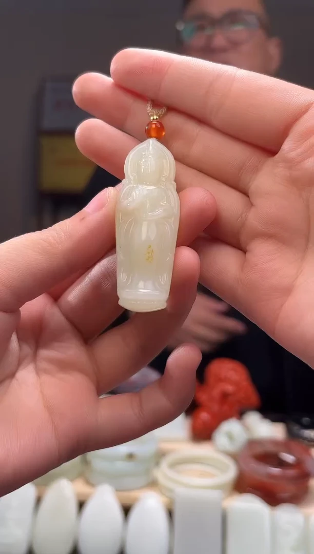 颈饰未镶嵌和田玉吊坠