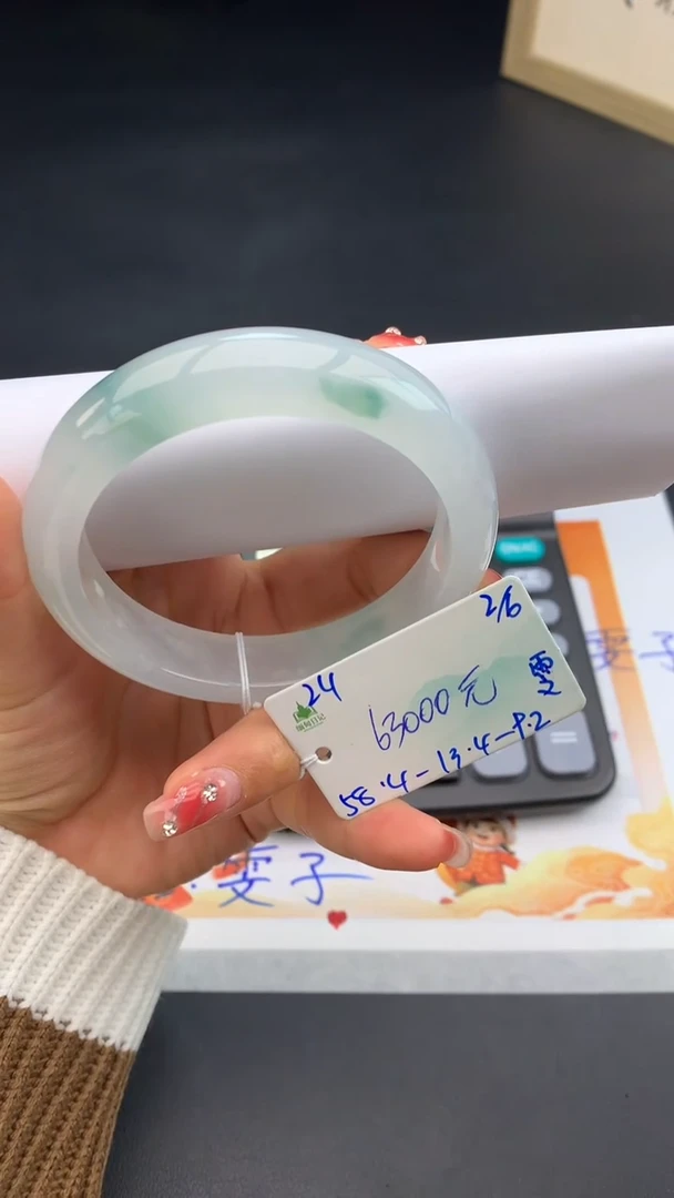 【闪购商品】翡翠手镯未镶嵌 #情人节#送礼，下单联系客服核对地址~