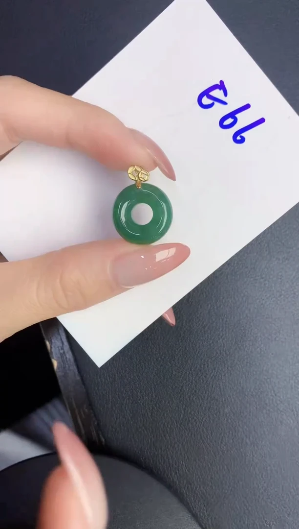 翡翠未镶嵌颈饰缅甸天然翡翠A货