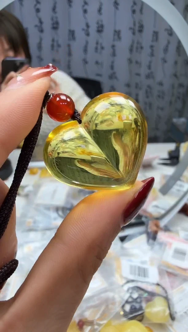 裸石琥珀未镶嵌如图