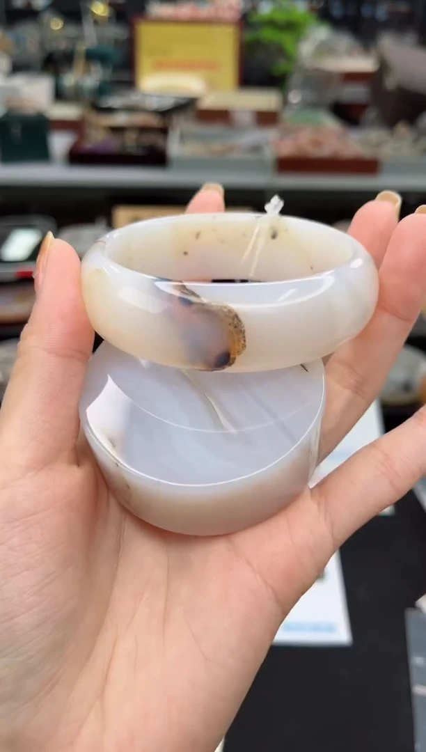 【闪购商品】石英质玉手镯未镶嵌58圈口（赠品镯心）1538140