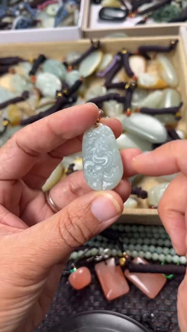 【闪购商品】和田玉颈饰未镶嵌多样性发货没有证书拍一发一有瑕